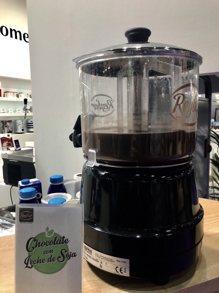 Xocolata blanca desfeta? Curiositats de <a href="/chocolatereybar/">Chocolate Reybar</a> <a href="/AlimentariaBCN/">Alimentaria</a> #Alimentaria18 #Barcelona