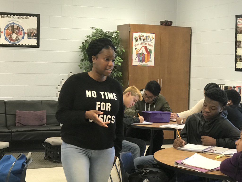 SamOliver2013's tweet image. Ms. Davis Rocks!!! She is the best READ180 teacher in the state of Ga and probably beyond!!! Yep, I’m saying it! 😉 I appreciate her dedication! #increasingstudentachievement #READ180 #clc @simmonsteacher @DrNHenderson @TermerionMLakes