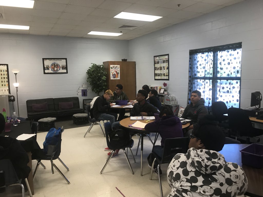 SamOliver2013's tweet image. Ms. Davis Rocks!!! She is the best READ180 teacher in the state of Ga and probably beyond!!! Yep, I’m saying it! 😉 I appreciate her dedication! #increasingstudentachievement #READ180 #clc @simmonsteacher @DrNHenderson @TermerionMLakes