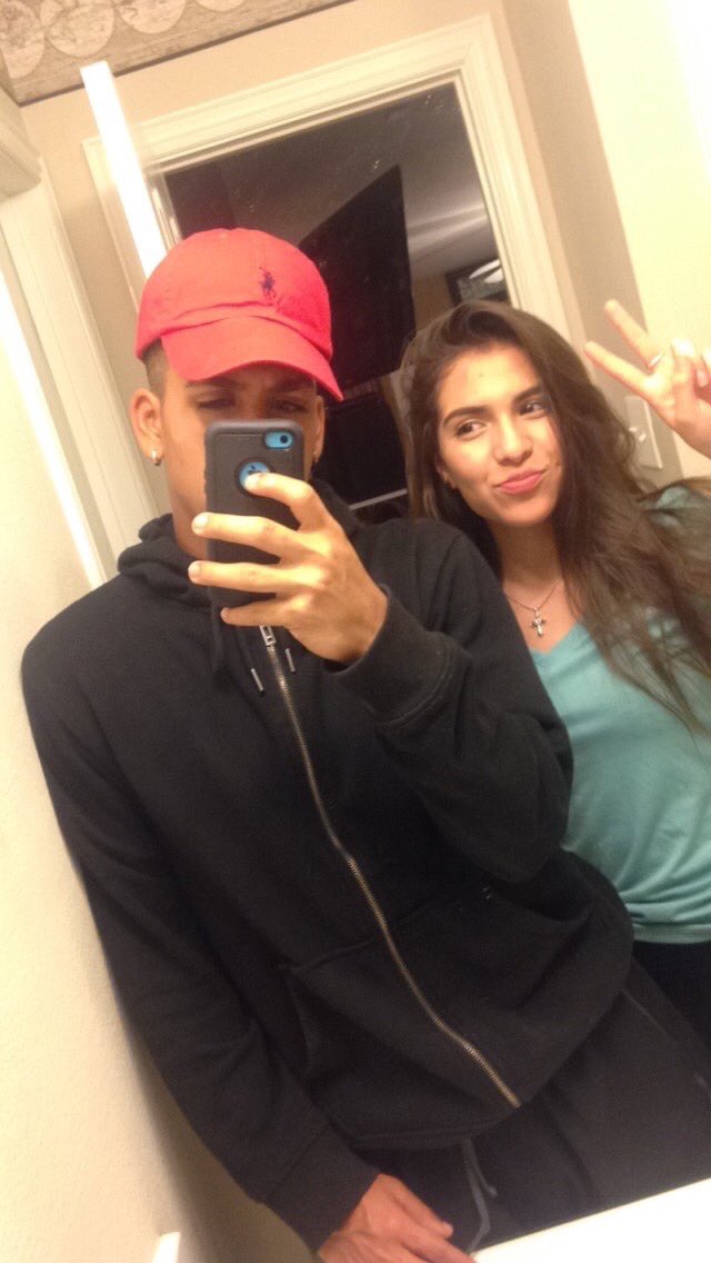 rena_oxox's tweet photo. Happy Birthday to a day 1 🎉 got you through anything fam have a blessed one 🙏🏼💕 https://t.co/2DO6VOsxyX