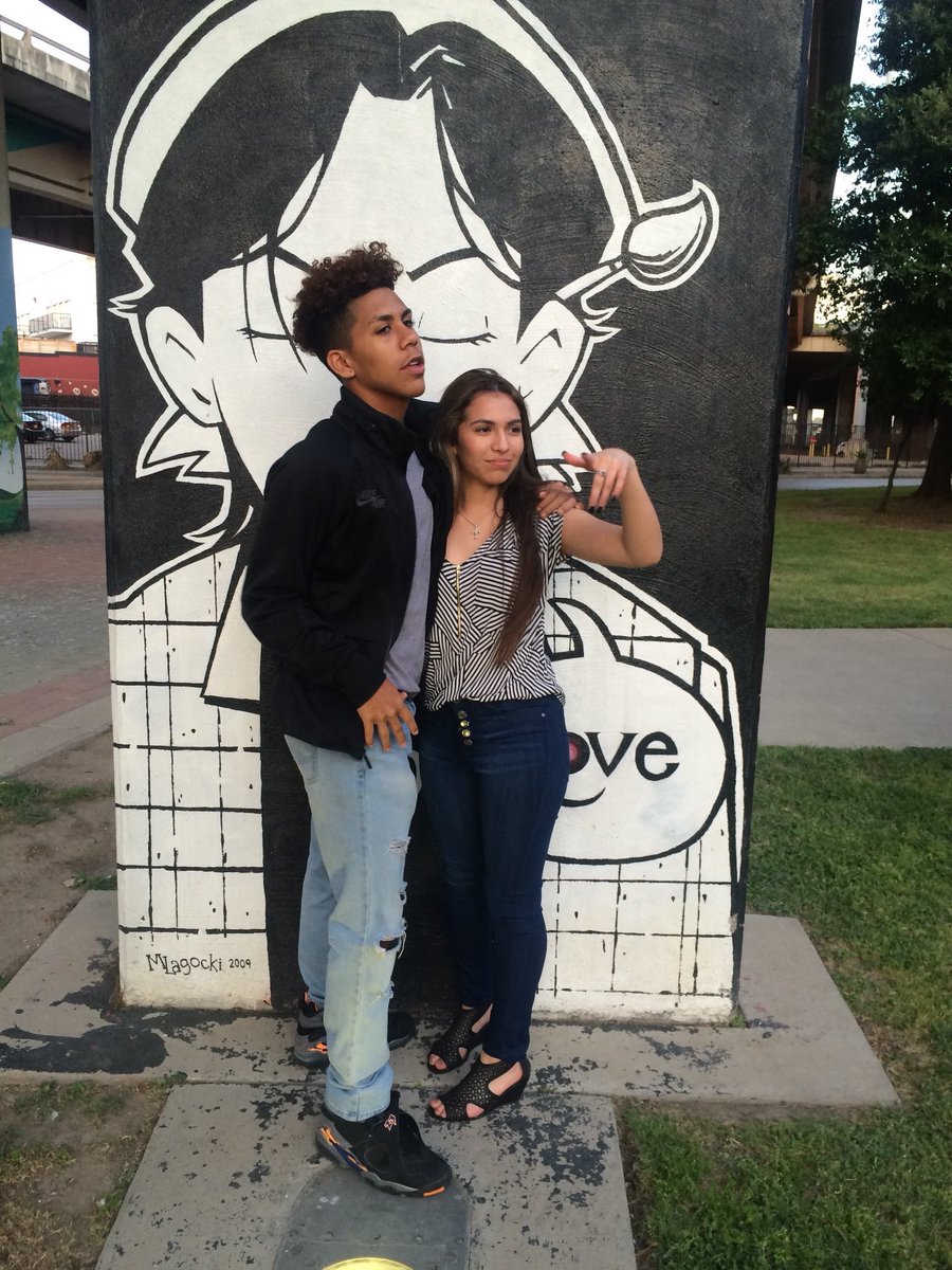 rena_oxox's tweet photo. Happy Birthday to a day 1 🎉 got you through anything fam have a blessed one 🙏🏼💕 https://t.co/2DO6VOsxyX