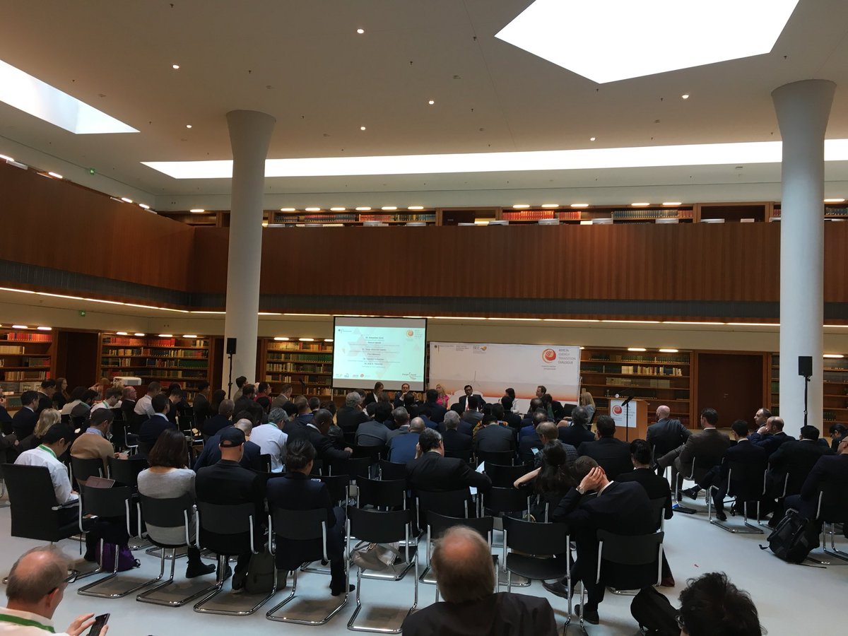 anandm86's tweet photo. Another panel on #blockchain #tokenization in #energy. It’s no longer the #energytransition, it’s the #digitalenergytransition at #betd18 @greensofa_betd with @TFEdigital https://t.co/3nByly9UaP