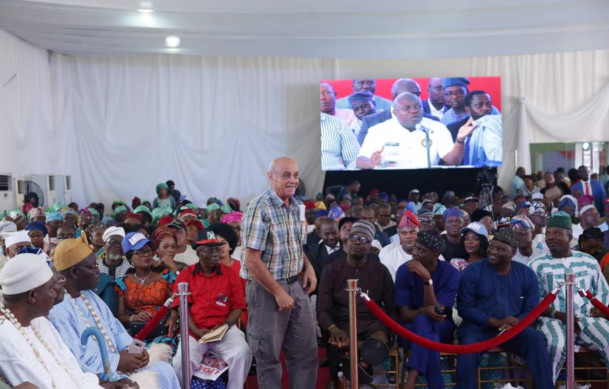 AkinwunmiAmbode's tweet photo. We acknowledge the challenge caused by trucks and trailers on our roads and bridges in the Apapa axis. We will repair and expand the ABAT Truck Terminal, Orile-Iganmu, to accommodate 3000 trucks, creating enough space to end the traffic gridlock. #ApapaTownHallMeeting https://t.co/W6nbM5jm1g