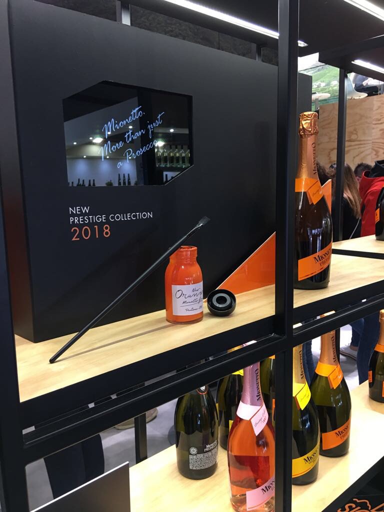 Mionetto_'s tweet photo. Quali novità avrà preparato Mionetto Prosecco per questo #vinitaly2018?
Raggiungeteci al PADIGLIONE 4 STAND B3.
#mionettoprosecco #designdelgusto #vinitaly2018 https://t.co/Yy7BWGq52L