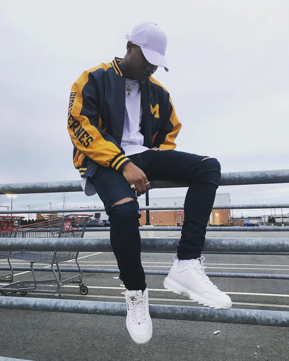 sayitstill's tweet photo. I dropped New Music over the weekend &amp; the response has been crazy. If you haven't heard it, click the link below! #BlowinUp 💣☔️👁🌹 #StillTech #VZNR : https://t.co/JN65UNFJz6 https://t.co/HZlCzSrnb1