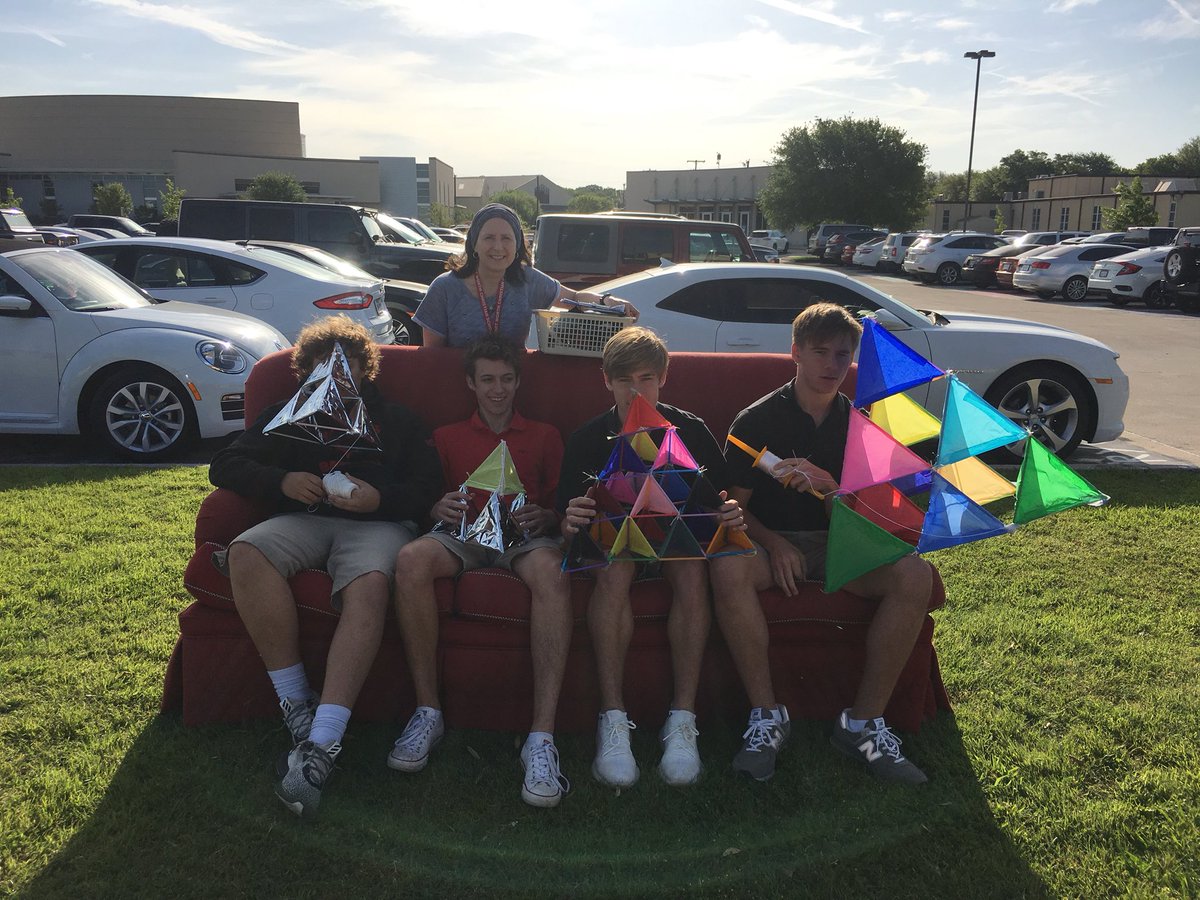 maddietackett_'s tweet photo. It’s great day to fly a kite!! @FWC_Couch https://t.co/1kERgxVNGI