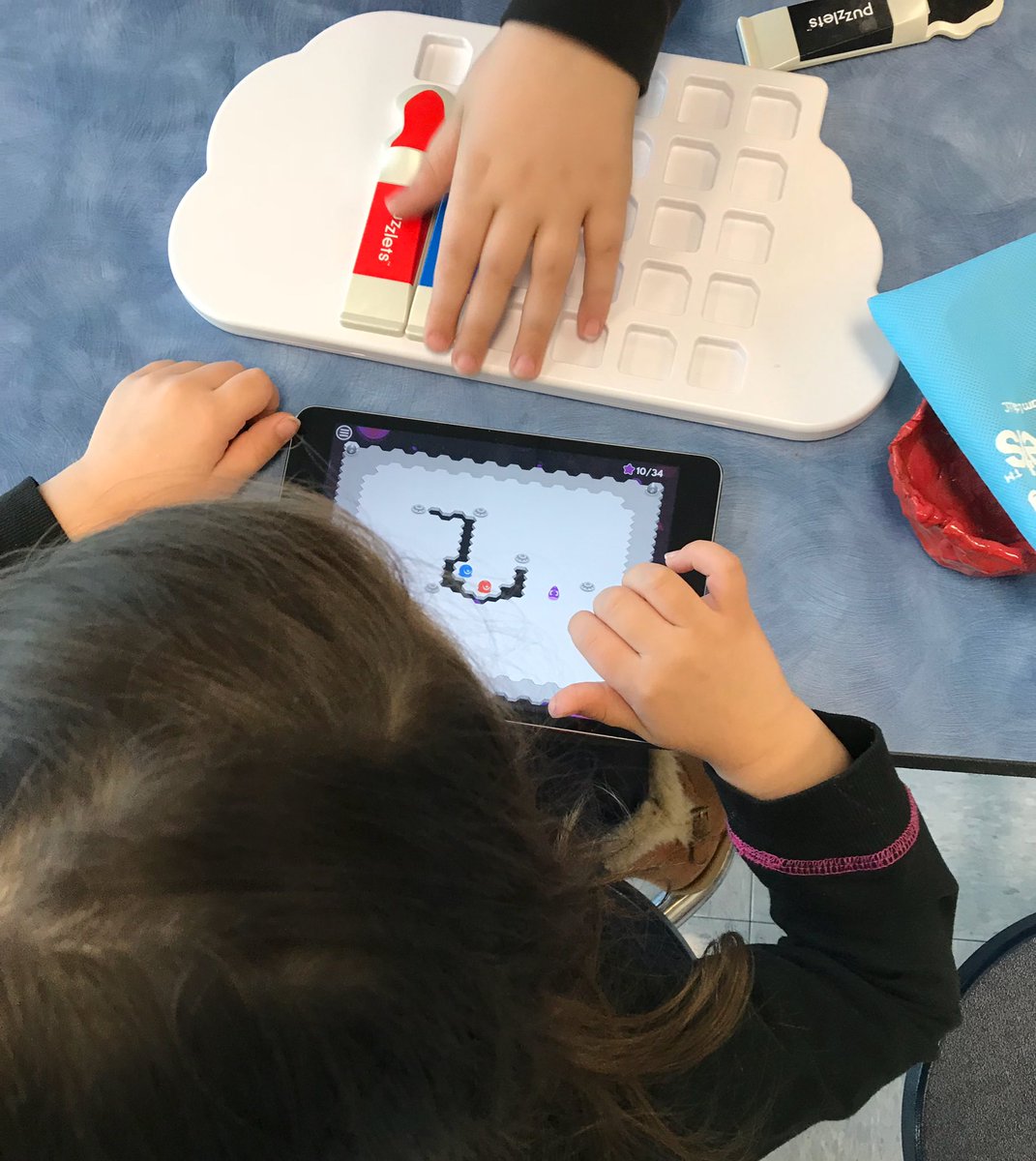 mrs_heberling's tweet photo. First grade is teaming up and mastering color mixing using hands on #puzzlet boards and a coordinating iPad app. #swatchout #technology @BurrellElemTech https://t.co/UqMJkBu2GQ