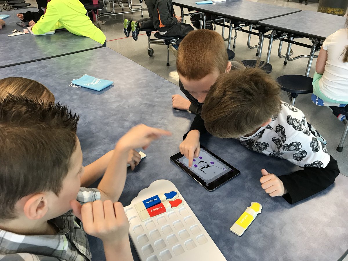 mrs_heberling's tweet photo. First grade is teaming up and mastering color mixing using hands on #puzzlet boards and a coordinating iPad app. #swatchout #technology @BurrellElemTech https://t.co/UqMJkBu2GQ