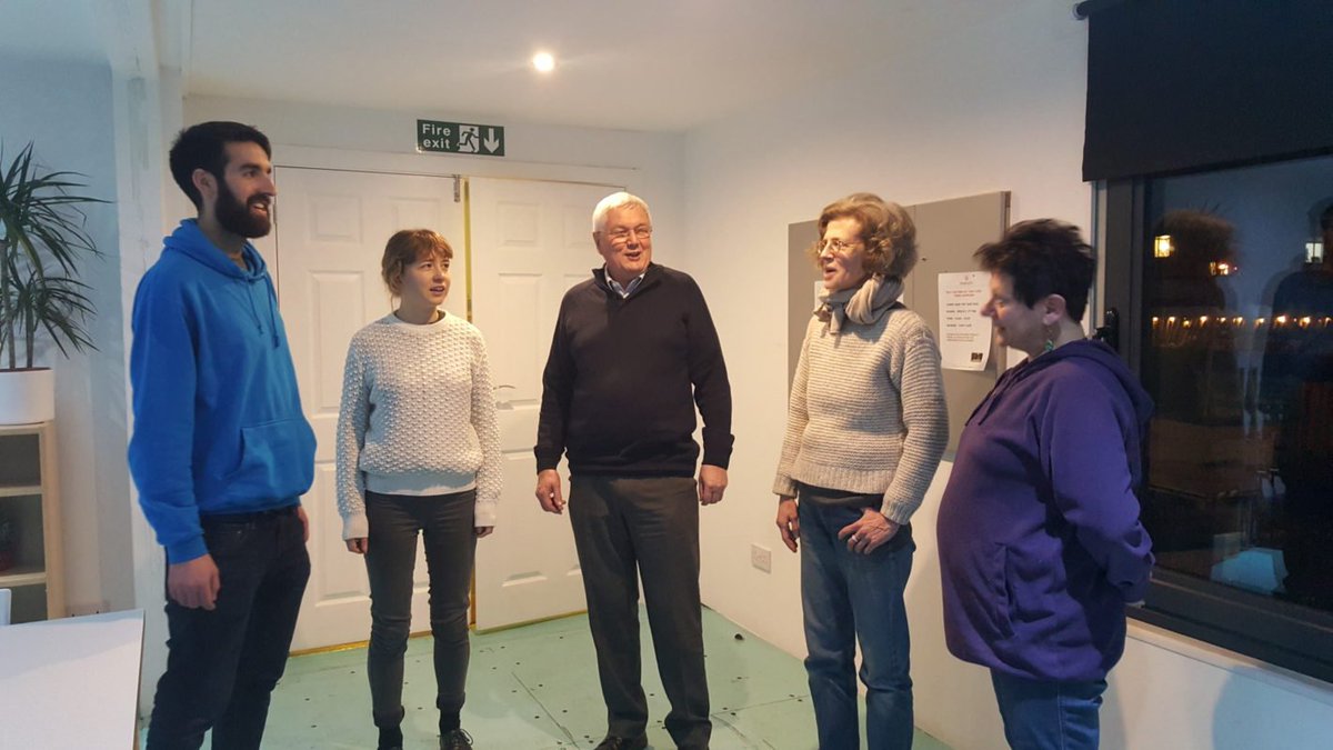 Love to #sing? Join the #Community Singing Group on Wednesdays 6:30-7:30. Everyone welcome - non singers especially! precinct.rfsk.org/project/commun…