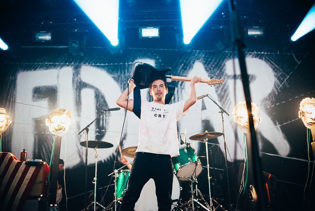 Dittomusic's tweet image. It was pretty mind-blowing to see #DittoDistributed @Fidlar on the @coachella stages! Head to their Insta and embrace the moshers love and a kid jumping around on stage 🤡 🤘🏻 
#Coachella 
#Fidlar