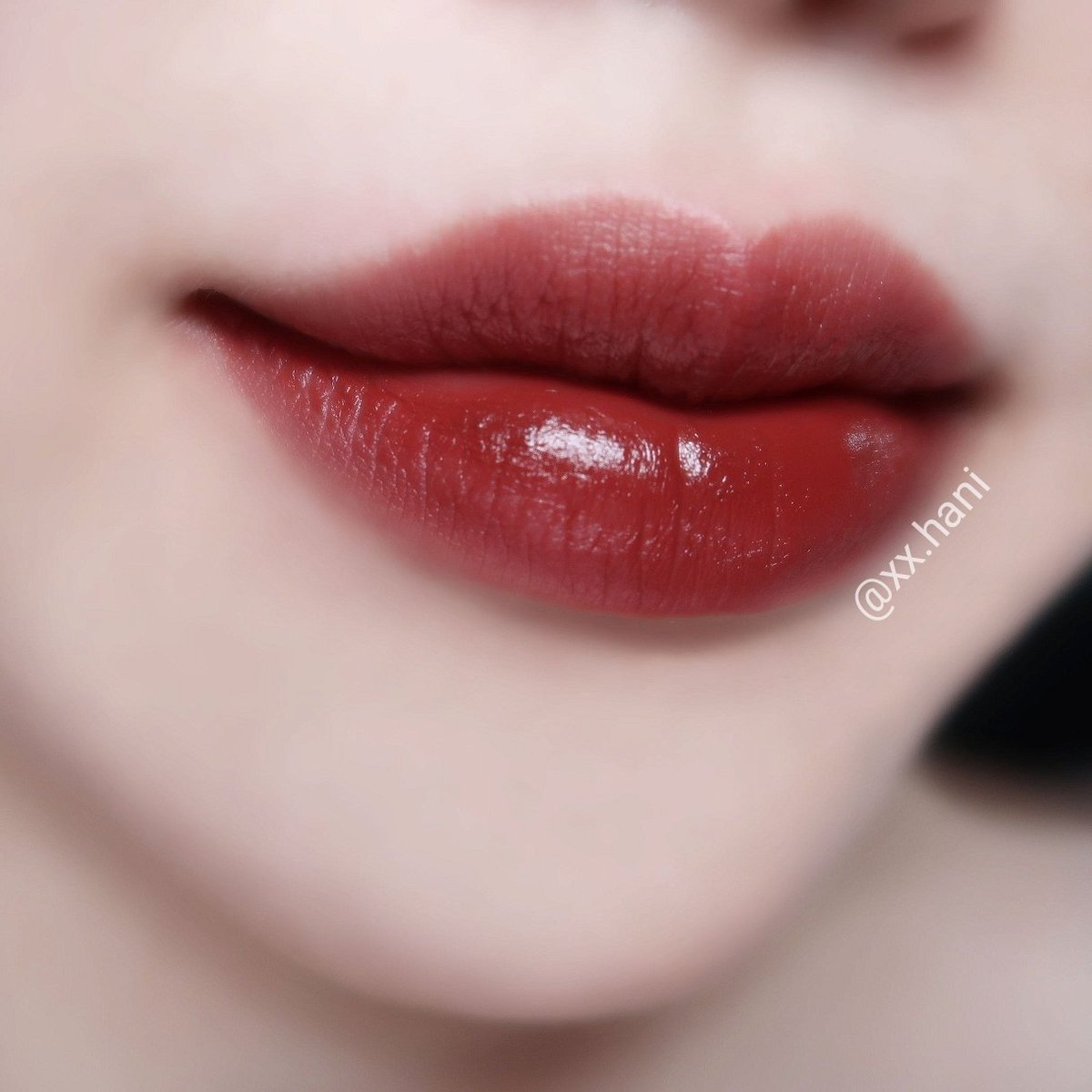 สีนี้ไปสาขาไหนก็หมด พอได้มาลองทาคือสวยมากก แดงส้มอิฐอมน้ำตาล Nars สี Mona เนื้อดีแบบปาดทีเดียวกลบหมดทุกอย่าง ลื่นนุ่ม ชอบเว่อร์ #ไว้รีวิวห้ามขายของโว้ยย