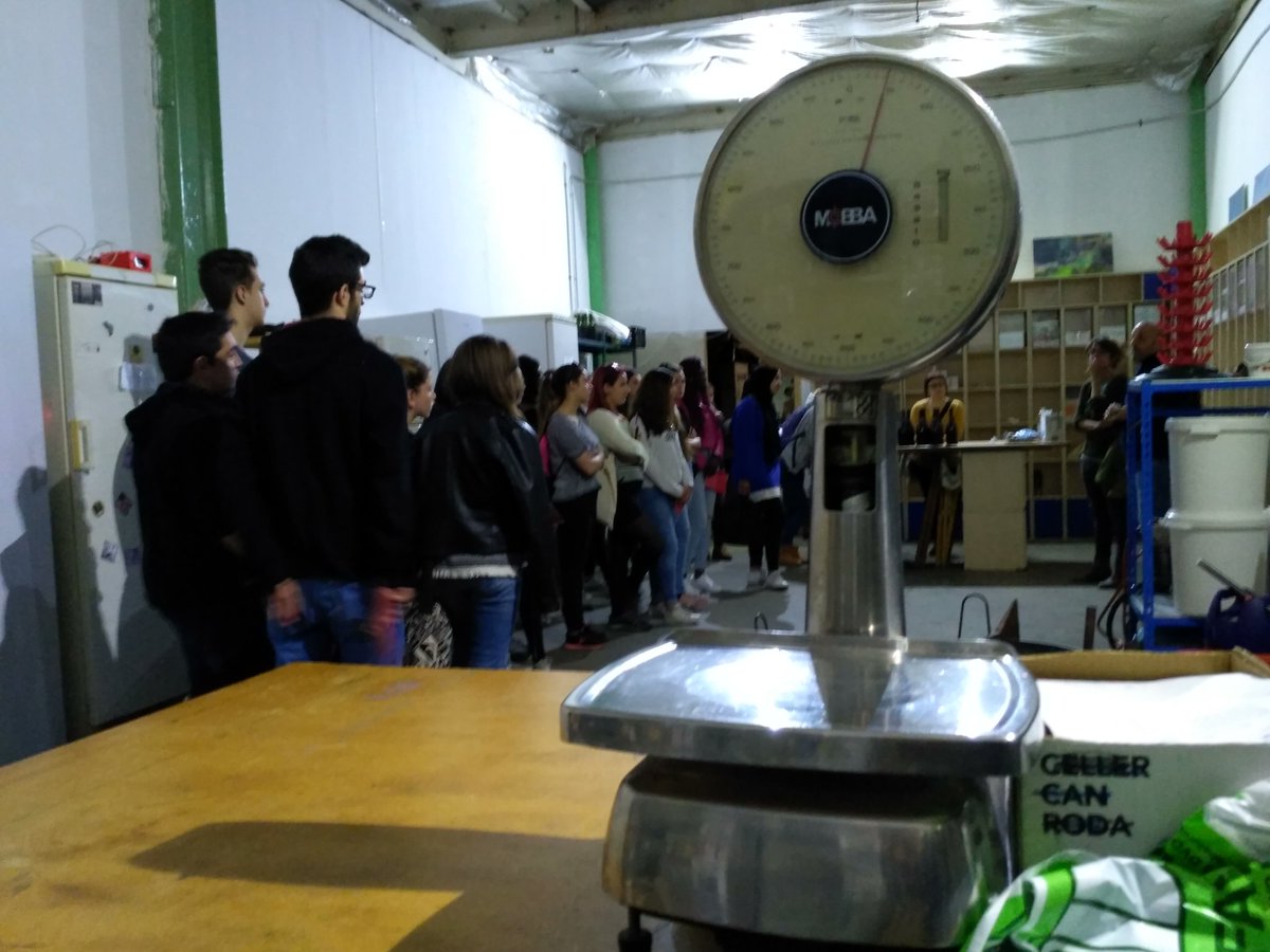 CoopMaresme's tweet photo. Un bon grapat de #coopes de consum s'han posat d'acord per compartir gestió i infraestructura a @canfugarolas per fer un consum crític. #rutescoop https://t.co/rEKxFSeKbZ