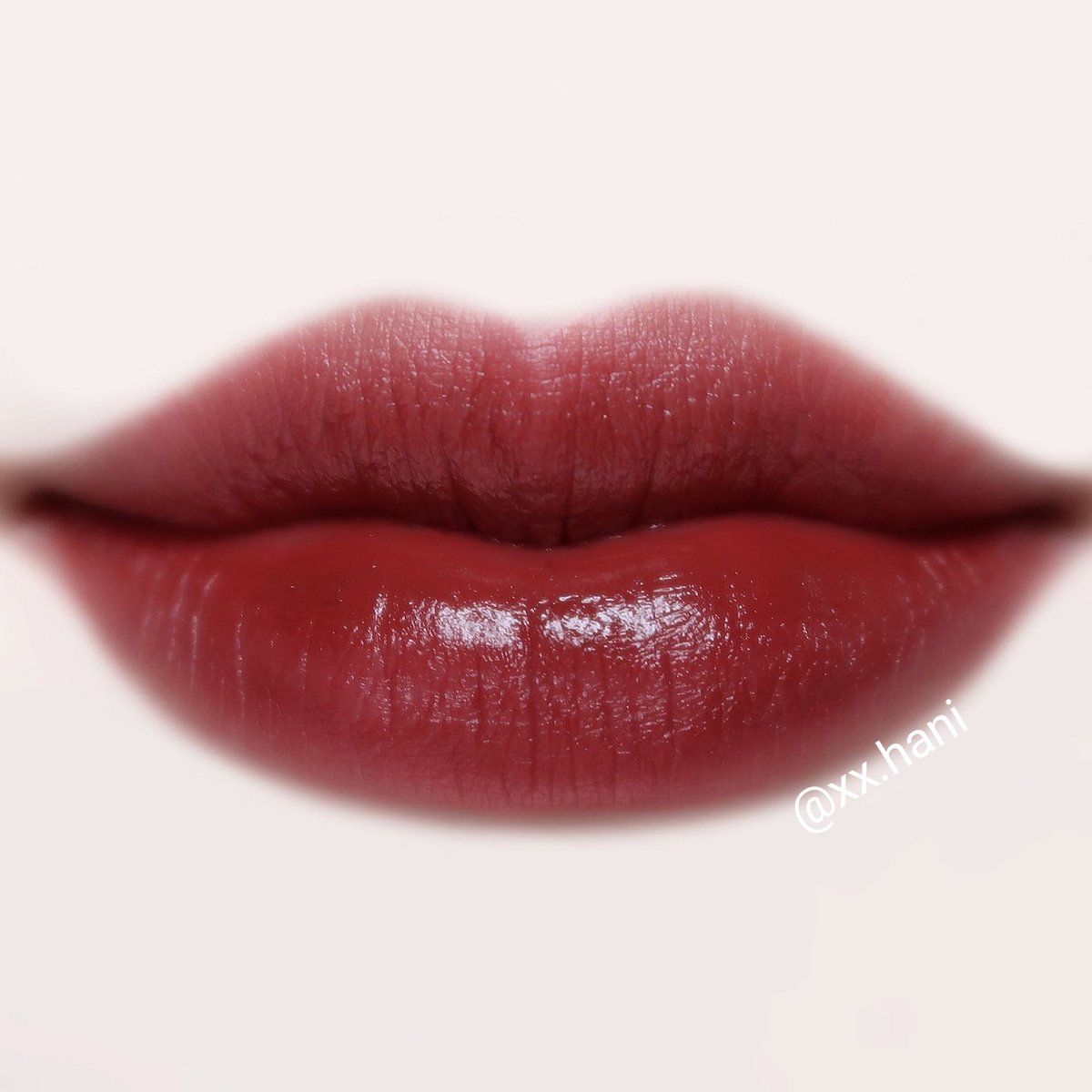 xxhani__'s tweet photo. สีนี้ไปสาขาไหนก็หมด พอได้มาลองทาคือสวยมากก แดงส้มอิฐอมน้ำตาล Nars สี Mona เนื้อดีแบบปาดทีเดียวกลบหมดทุกอย่าง ลื่นนุ่ม ชอบเว่อร์ #ไว้รีวิวห้ามขายของโว้ยย https://t.co/r3btV26zrv