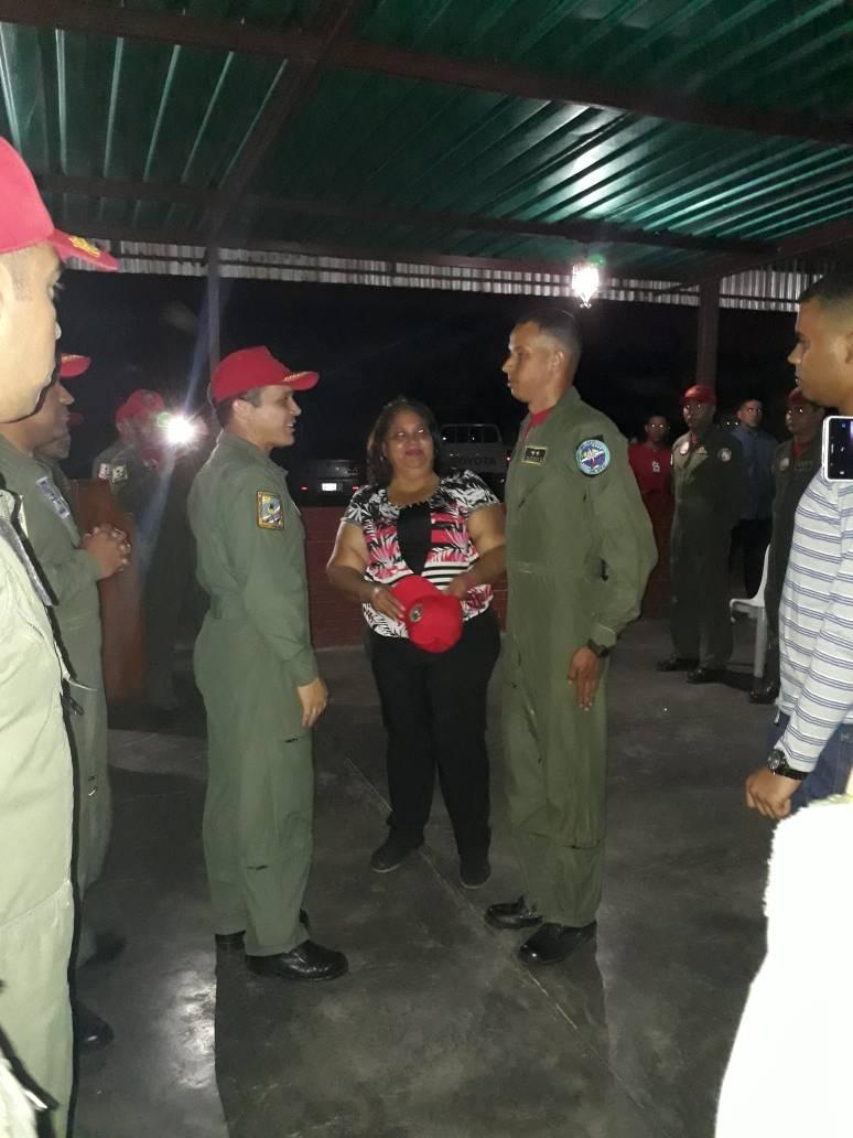 GEA18_OFICIAL's tweet photo. Otro logro alcanzado para el GRUPO DE ENTRENAMIENTO AEREO N°18 al graduar de PILOTO AVIADOR MILITAR al personal de oficiales de la promocion 2012 de la Aviacion Militar Bolivariana. UNIDOS VENCEREMOS! #aviacionmilitarbolivariana #pilotos #GEA18 https://t.co/l33DzC9MUN