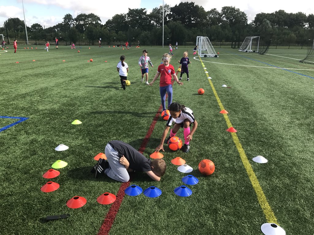 Come and join us for the start of Girls Football Week on Sat 28 April 2018 9am - 10am on the Cambourne 3G. Absolute beginners welcome. Free coaching session. thefa.com/play-football/…
