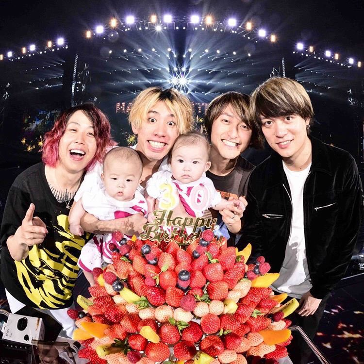 10969_hide's tweet photo. すっげぇ遅れた、、

Taka誕生日おめでとう！！
何かもうどこまで行くのか正直わからんけど、とにかく神がかったTakaは最高すぎる、最高、最高。 https://t.co/iMt5JWkH4y