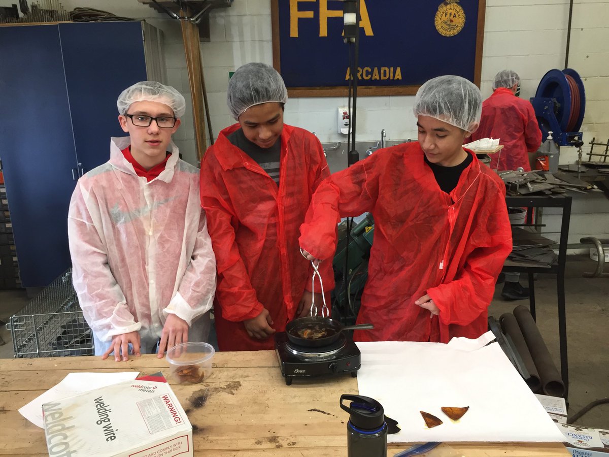 Kevinwhalen9's tweet photo. Making Dorito chips in Food Science #FFA #NAAE #FDA17 https://t.co/Jx0txibKzn