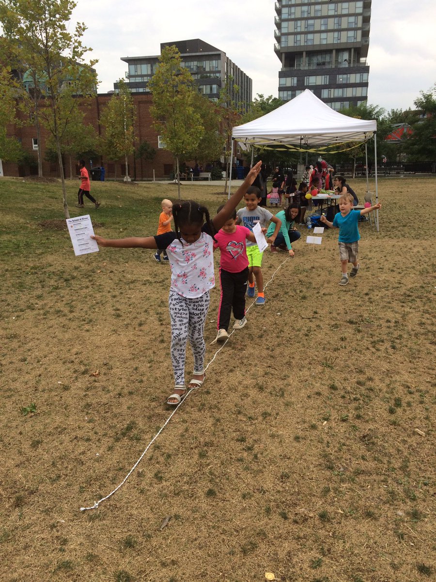 SciCommTO's tweet photo. Continuing the #SciCommTO celebration for #NationalVolunteerWeek!
Leigh Paulseth (@SciXchangeRU) apart from all the incredible things she does @RyersonSci, she recently ran the #FakeNews Workshop for @tdsb_secondst STEAM day (with @MirjamJG) & volunteered with #ScienceofCircus! https://t.co/y39sHzcZJ7