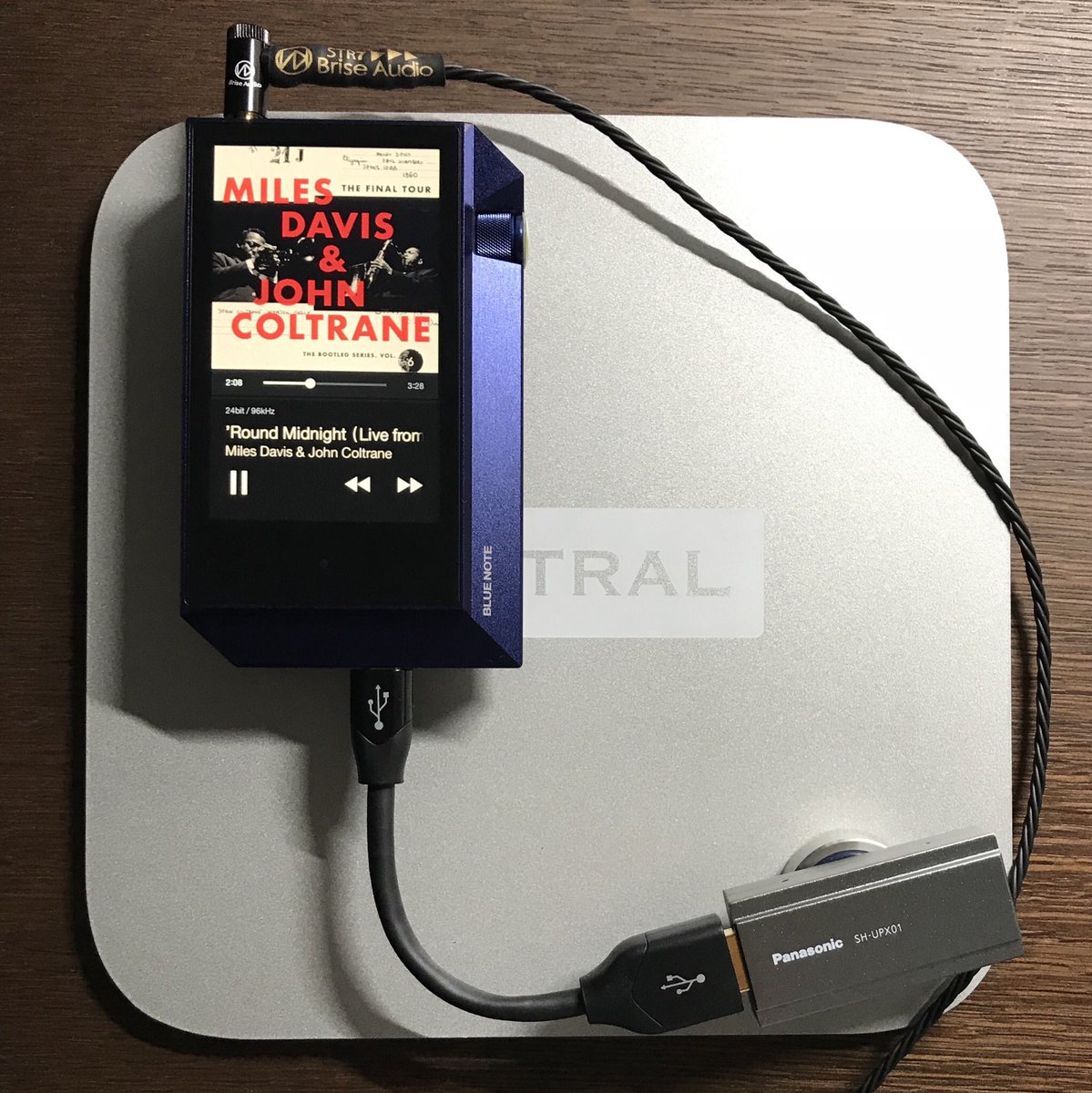 Ryu13_SQ's tweet photo. 真夜中のオーディオ🎷

Round Midnight 
/Miles Davis &amp; John Coltrane
(96kHz/24bit)

音源が素晴らしくて
ついつい夜更かし😇

#AK240BN
#MaverickIIR
#STR7Ref
#UPX01 https://t.co/sopnWzRjRI