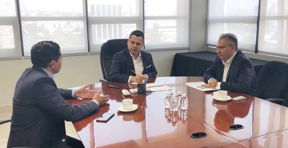 hectorpablo_'s tweet photo. En visita de cortesía convertida en reunión de trabajo con @ManuelGranados_ Presidente Nacional del @PRDMexico https://t.co/Ne4SDwFSQu