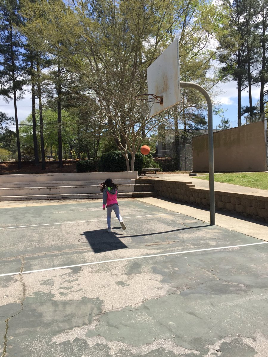 MsSteinberg3's tweet photo. “Ms. Steinberg I have perseverance in basketball because I keep on shooting and never give up. So that also means I have a love of learning because I want to learn more about basketball.” Doesn’t get much better than this. #OtherPeopleMatter #posproject @SCESROARS https://t.co/cWAPgXquke