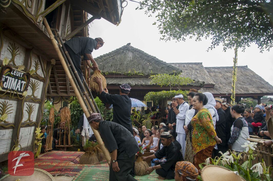 AsliPoerworedjo's tweet photo. #CPUGG
#CongratulationsGeoparkCiletuh | Pertama, Geopark Ciletuh Palabuhanratu di Sukabumi Jabar dan kedua, Geopark Rinjani NTB.
Rencananya, ungkap Aher, pemberian sertifikat @UNESCO Global Geopark (UGG) baru dilakukan pada sidang berikutnya di Portugal September mendatang. https://t.co/JcQOdBE03C