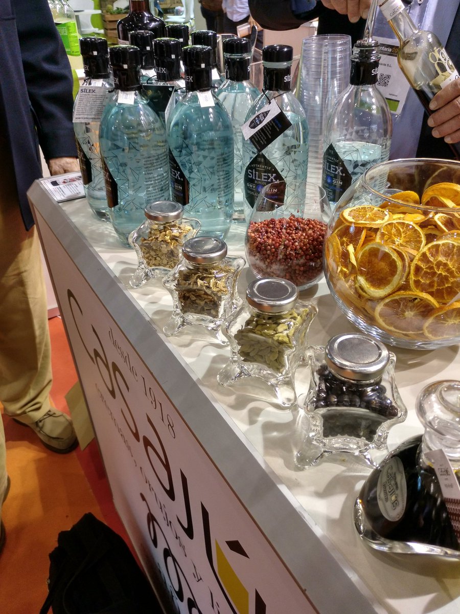 Ginde_'s tweet photo. Interesante la propuesta de #gin de @licorescasajus : #ginsilex un #gindeBurgos #gindeTradicion familiar. Basado en los hallazgos de @FATAPUERCA https://t.co/w5FYRQwhBh