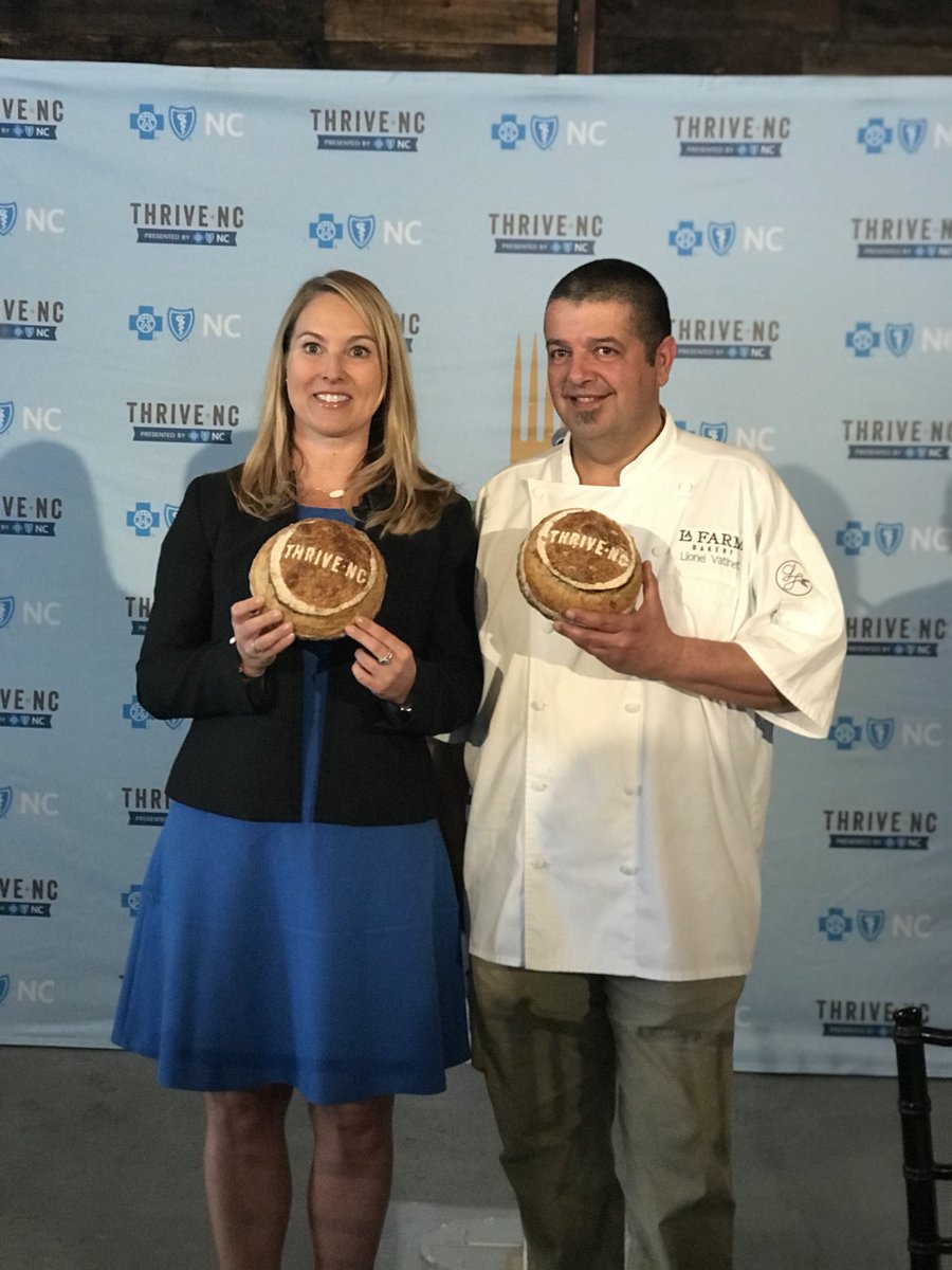 jennoblekelly's tweet photo. Kicking off @gothrivenc’s preview with bread in-hand, bien sur 🥖
Excited to see #GoThrive’s & @BCBSNC’s support for @foodshuttle & @beardfoundation’s food insecurity initiative 👏
@lafarmbakery’s crusty #sourdough FTW 🙌
#gothrive #lafarmbakery https://t.co/Hpq00YpJTJ