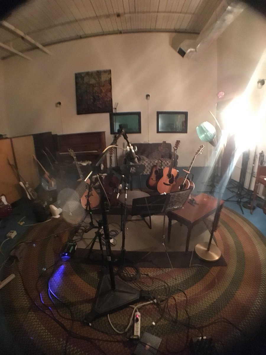 jmpizzoferrato's tweet image. Nice vibes on this beautiful acoustic tracking session this week. ✌️❤️ #coles4038 #u67 @ribbonmics n22 capturing it all. #nevekelso receiving, and anamod 660 and neve 2254 all holding it down.