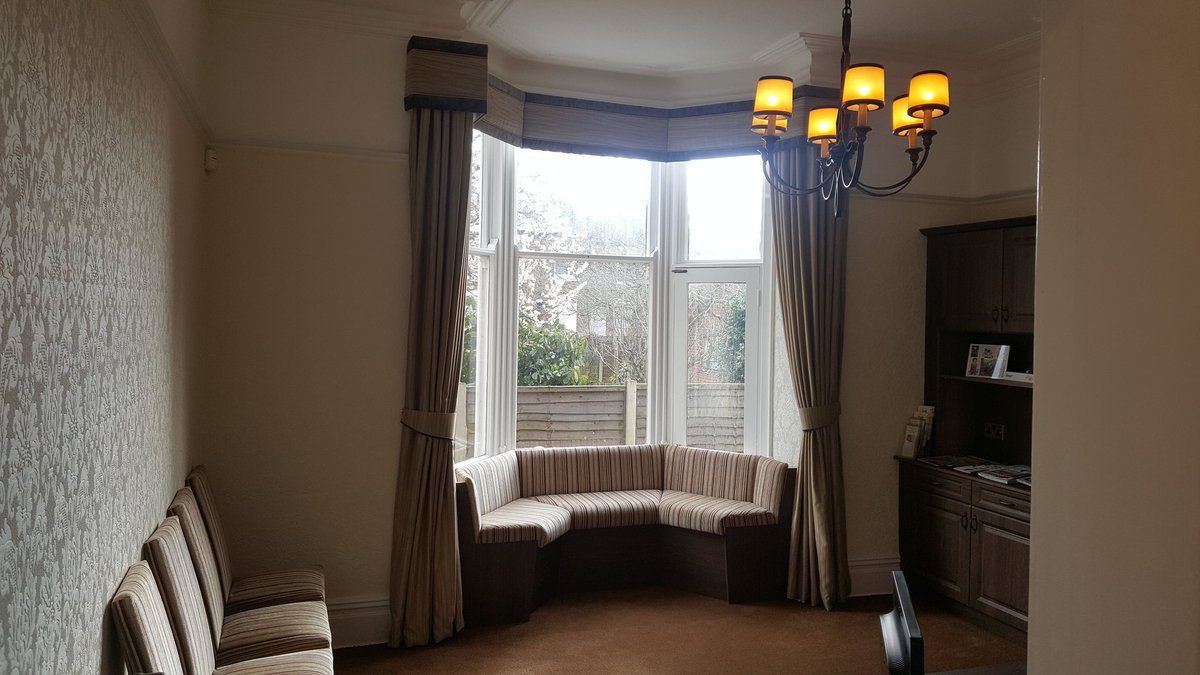cwdecorating's tweet photo. Internal Decorating now complete to Main Reception and Staircase @PainFreeDenta1 thanks to @DuluxDecCentre @DTPaintExpert For the paints https://t.co/FZSbw9o5ps