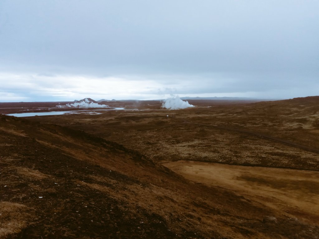GeoConor's tweet photo. @CooperGeoNI field illustrates formation of #Graben, half graben & associated #volcanic venting at spreading plate boundaries. #Iceland #geosci #tectonictuesday @QUBGeogSoc @QUBelfast @GeoSurveyNI #fieldnotebook https://t.co/HWB8TOyRCA