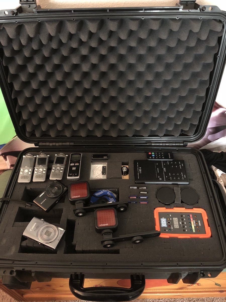 c_west_official's tweet photo. Gearing up for the weekend! #usshornet @NickGroff_ @NickGroffTour @amyallantdf @ElizabethSaint_ #paranormal #ghosthunting
#vip #hauntedplace #ghoststuff https://t.co/WNH9HhvMdw