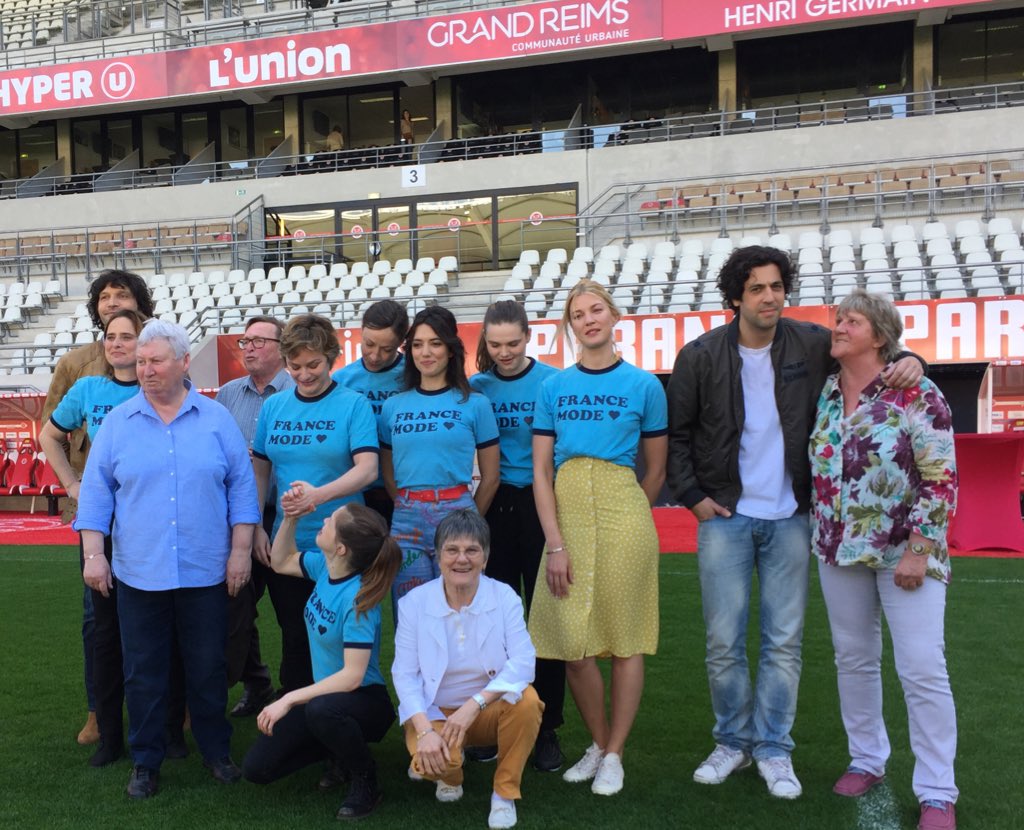 Rencontre entre les joueuses de 1969 et l’équipe de #CommeDesGarcons au <a href="/StadeDeReims/">Stade de Reims</a> ⚽️✊🏼🎬 <a href="/MarsFilms/">Mars Films</a>