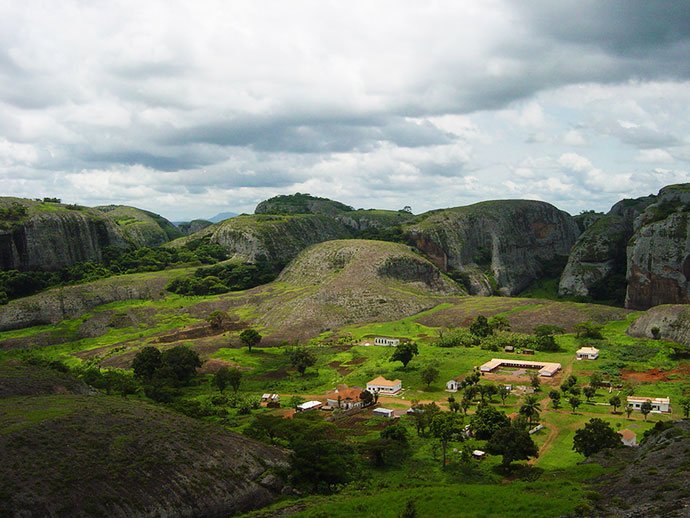 BradtGuides's tweet photo. From desert to rainforest, #Angola has a stunning variety of landscapes for the intrepid traveller to explore https://t.co/6coKLl24rc https://t.co/9R0rpGhdci