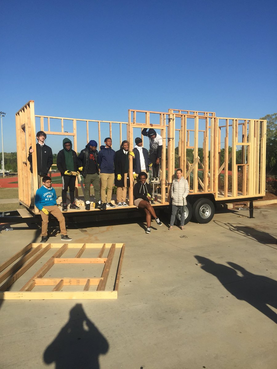 9DCSBuilders's tweet photo. Walls are up! Today’s work day got all of this done #TinyHouse https://t.co/rWAKljaUA1