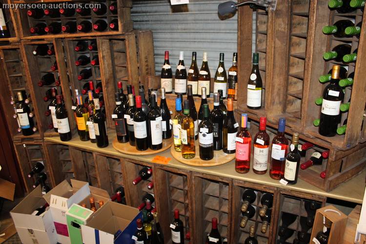 AUCTIM's tweet photo. Antwerpse drankenhandel en likeurstokerij De Poldernaar wordt NU volledig geveild via Moyersoen. Keuze uit meer dan 18.000 diverse wijnen, aperitieven, likeuren &amp; sterke dranken ! #Antwerpen https://t.co/1qTjHBD36h https://t.co/dNPbx4P0Td