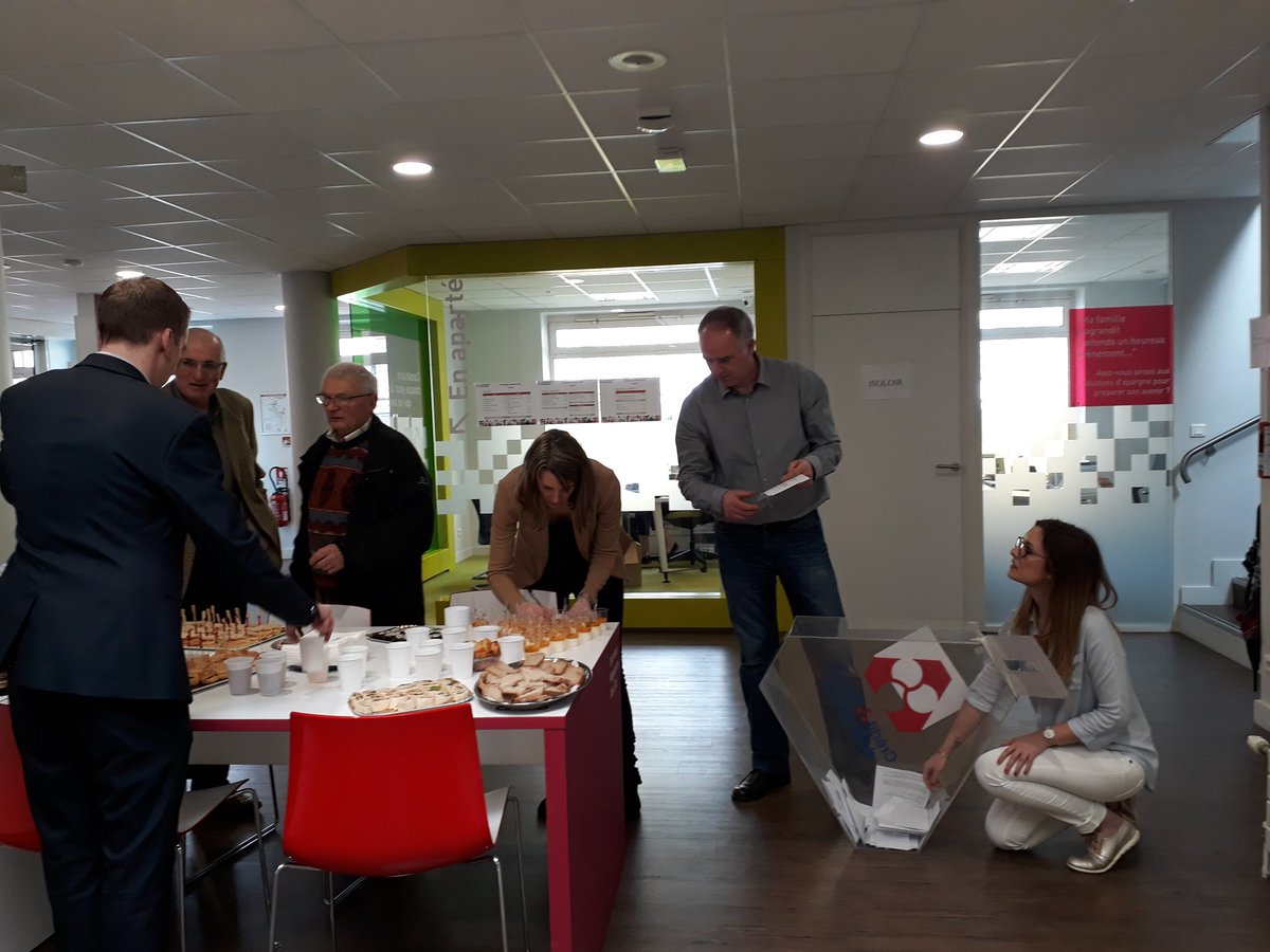 Aujourd'hui la Caisse du Crédit Mutuel de Quintin ouvre ses portes à ses sociétaires ! Tirage au sort pour la tombola de ce matin ! Et on remet ça en fin d'après midi.
#CMB #ARKEA #BANQUE <a href="/JaimeCMArkea/">.</a>