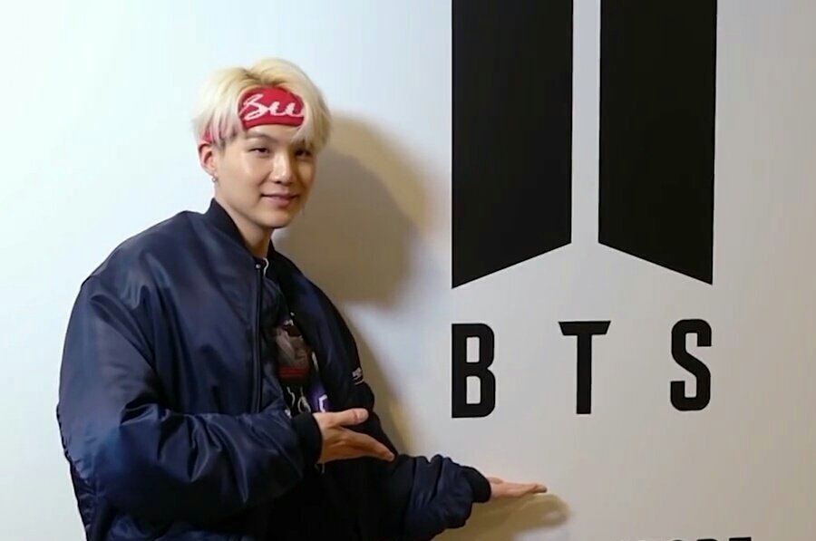 93ftmin's tweet photo. guess who's gonna win the #BBMAs Top Social Artist Award again??? https://t.co/Y04PbXYxUB