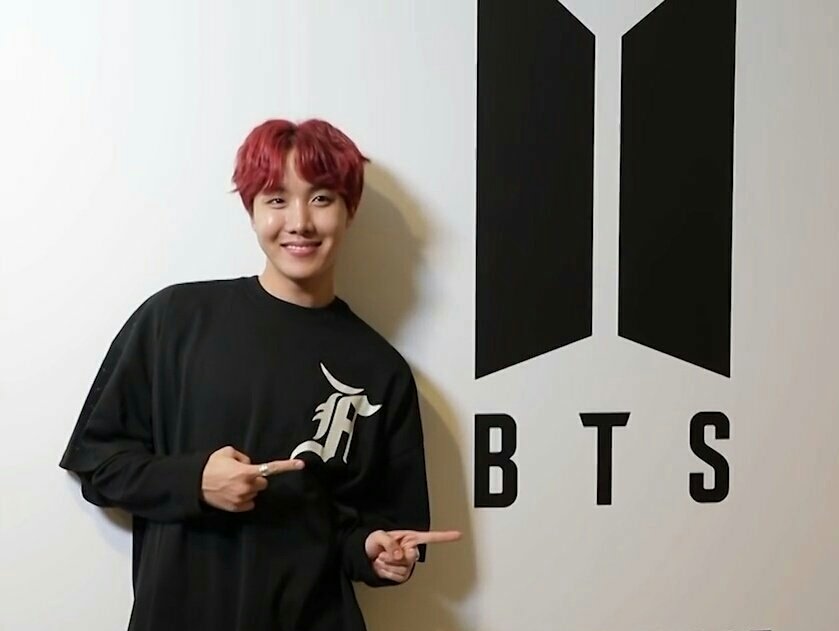 93ftmin's tweet photo. guess who's gonna win the #BBMAs Top Social Artist Award again??? https://t.co/Y04PbXYxUB