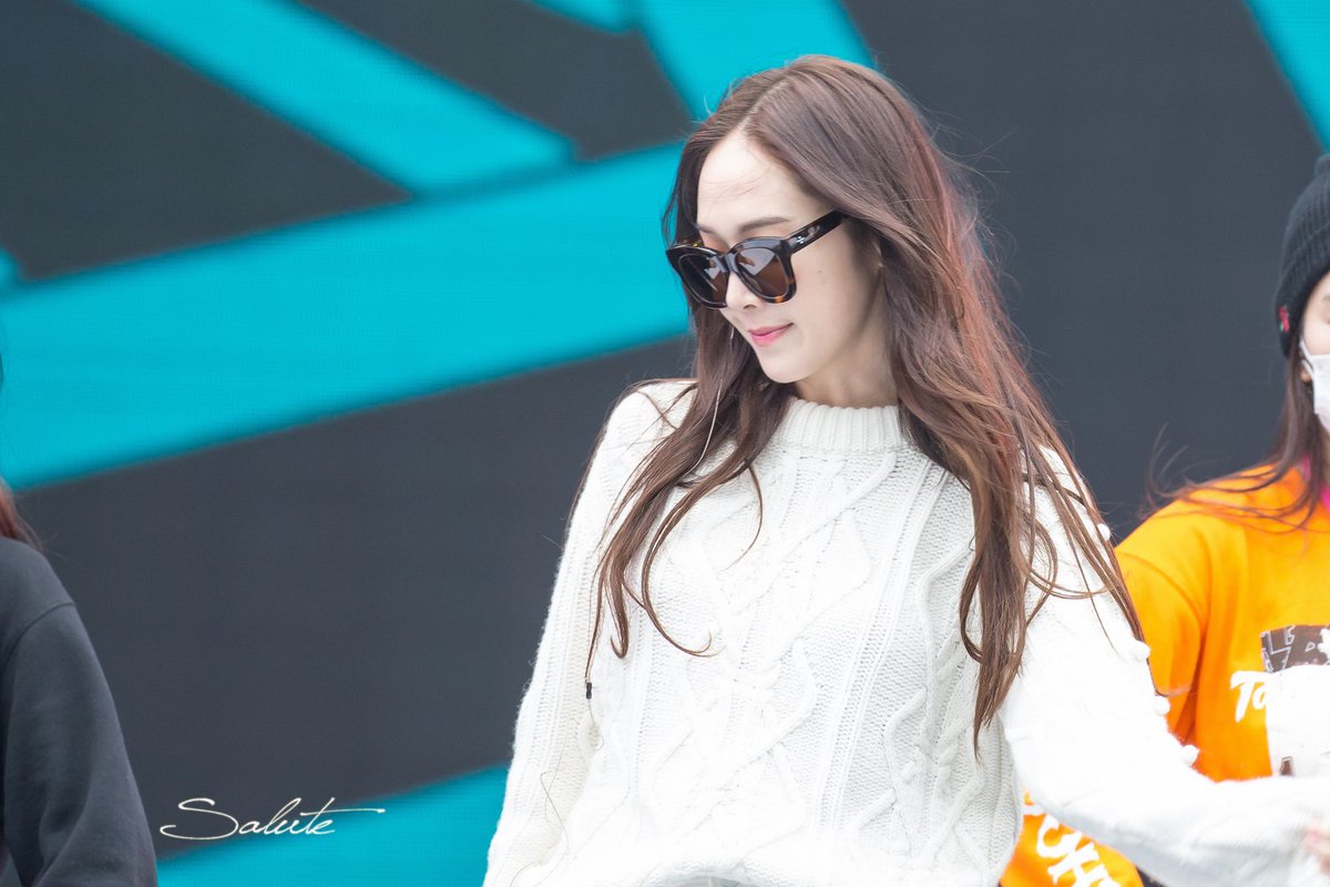 SalutePhoto's tweet photo. #HappyJessicaDay #생일축하해제시카 #GoldenStars https://t.co/eHmkaKmVia https://t.co/bLpvI0K3nM