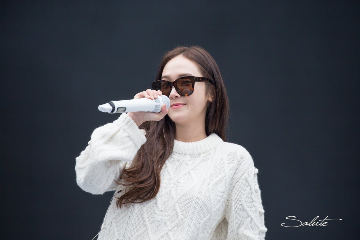SalutePhoto's tweet photo. #HappyJessicaDay #생일축하해제시카 #GoldenStars https://t.co/eHmkaKmVia https://t.co/bLpvI0K3nM