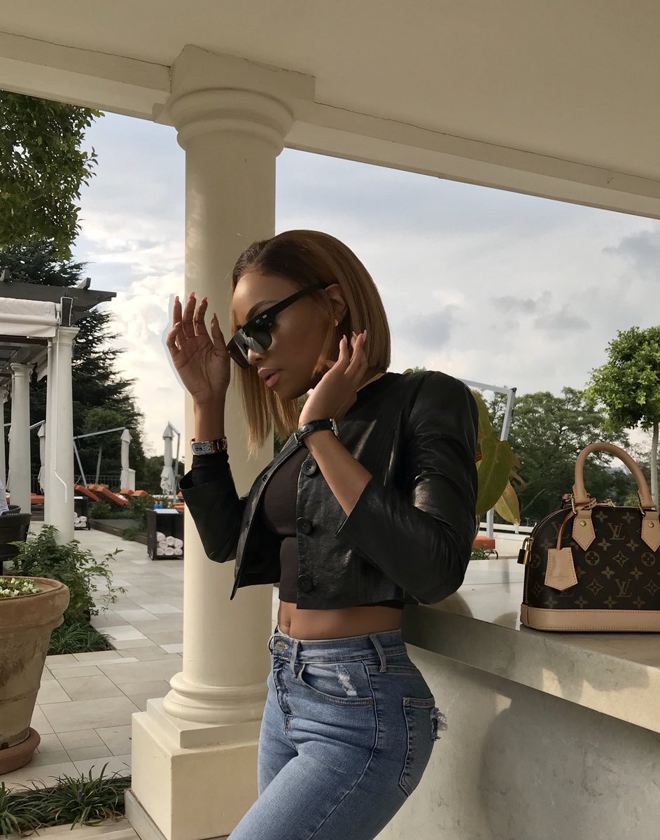 Bonang's tweet photo. ...it’s cold, but not really.... ❤️ https://t.co/hMfX3CoOoe