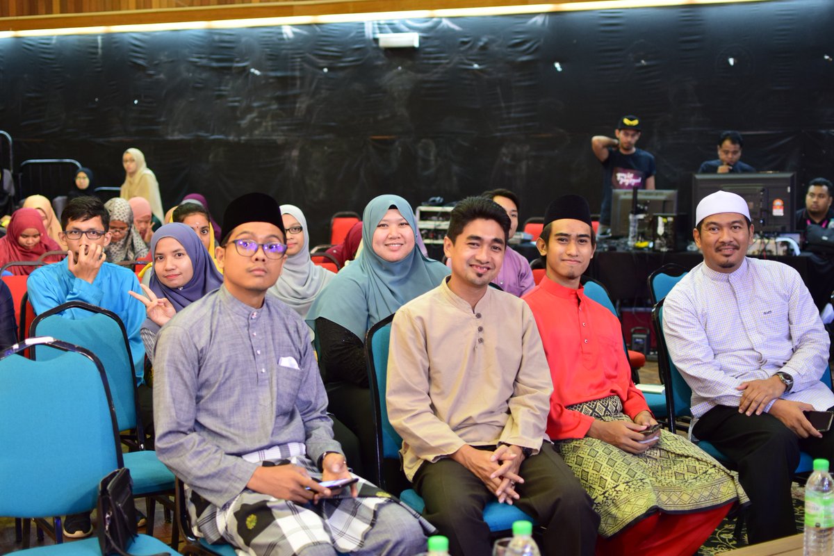 TeamFBIUM's tweet photo. [LIVE UPDATE] 
.
[Forum: Rakaman: Tazkirah Malam Jumaat] 
.
[Festival Belia Islam 2018]
.
#Evolve #BPHU #TeamFBIUM #beliapenerajuharapanummah #iyouthfest #FBI #festivalbeliaislam18 https://t.co/eozHLGiUDX