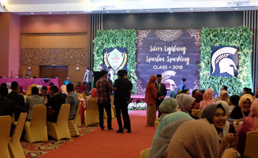 ceritajubel's tweet photo. (17/04) Telah dilaksanakan Pelepasan Peserta Didik Angkatan ke-XIX SMA Plus Negeri 17 Palembang Tahun Pelajaran 2017/2018 di Aryaduta Grand Ballroom Palembang.
.
.
.
.
.
Sukses Selalu SPARTAN’19! https://t.co/rYn2osQuRe
