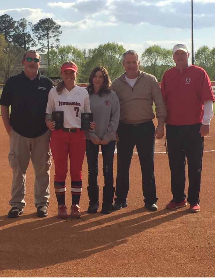 LetsGoICC_SB's tweet photo. Congratulations to @ICCSoftball player, Cori Childs @coridrakee on two great academic honors  @ItawambaCC. Cori received the Accounting Department Award, along with the entire Business Administration Division Award. Great job Cori! @LetsGoICC #ICCFamily #RollTribe https://t.co/8IeaQ1QynN