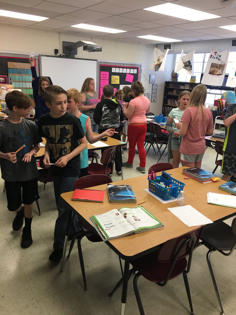 es40ohockemeier's tweet photo. Morning meeting game of connecting the dominos, conversion style! #essdexcels #mathmornings https://t.co/YOkwsg5cZ2