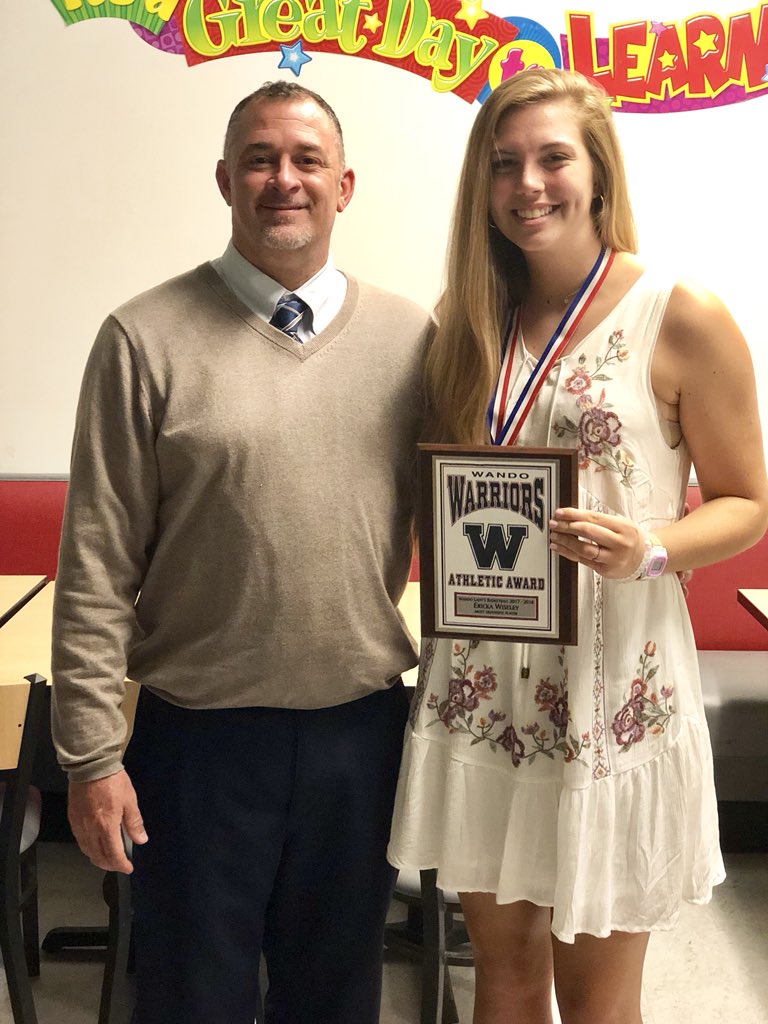 krzrush's tweet photo. Last Wando🏀Banquet, sad but excited to see E spread her wings &amp; continue to grow on &amp; off the court! 
🏆 All Region Team
🎖First Alt. N/S Allstar game 
🥇Most Defensive Player 
#1 in Rebounds &amp; Blocks Leader in Scoring, Assists, &amp; Steals. Great season @ErickaWiseley35 #tallgirls https://t.co/4ErULPJmmf