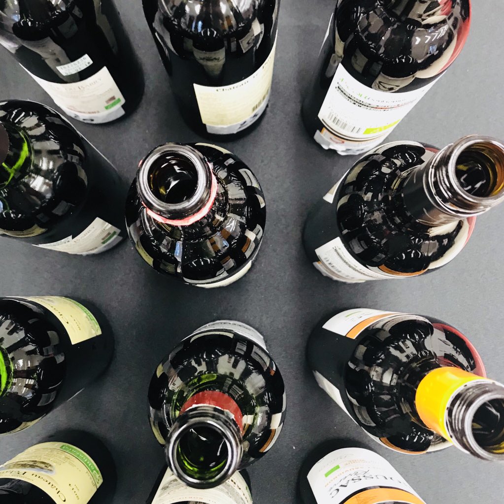 AQAVBS's tweet photo. Dégustation de 52 bouteilles #écoresponsables par les chroniqueurs vins pour le #Jourdelaterre 🌱🍷 https://t.co/Jy4kegsPD8