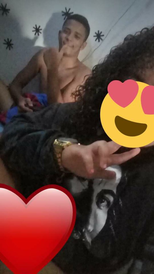 Tiitonatiica's tweet photo. Bezinho 🔞❤ https://t.co/b0UeAmVnW3