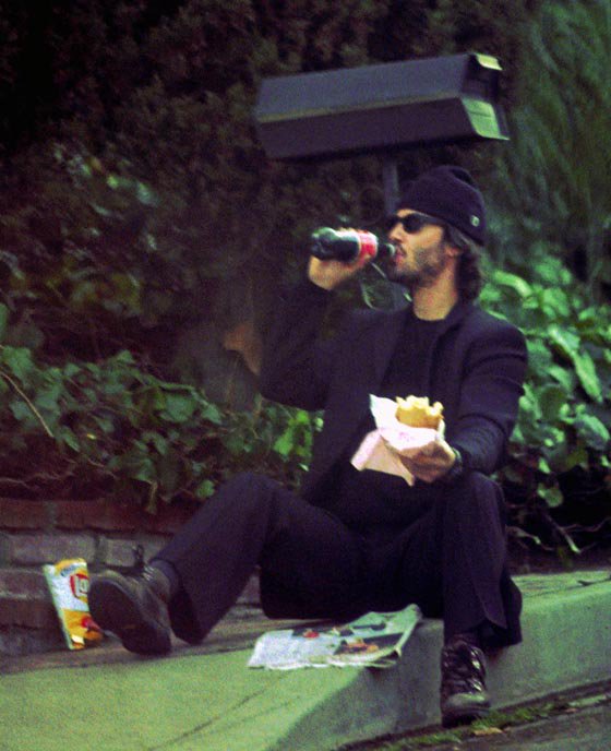 keanuthings's tweet photo. keanu reeves eating a sub &amp; reading a newspaper on the sidewalk https://t.co/EQdgE9zJM6